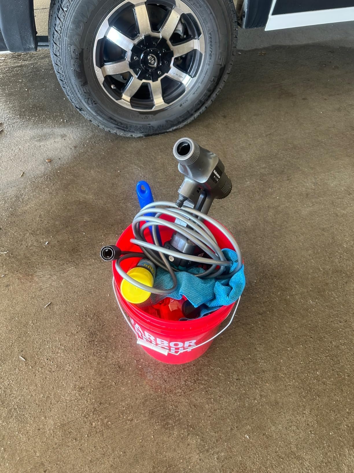 Water efficient cleaning