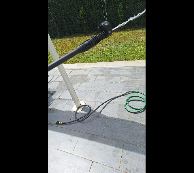 Curățarea mașinii cu aparatul fără fir