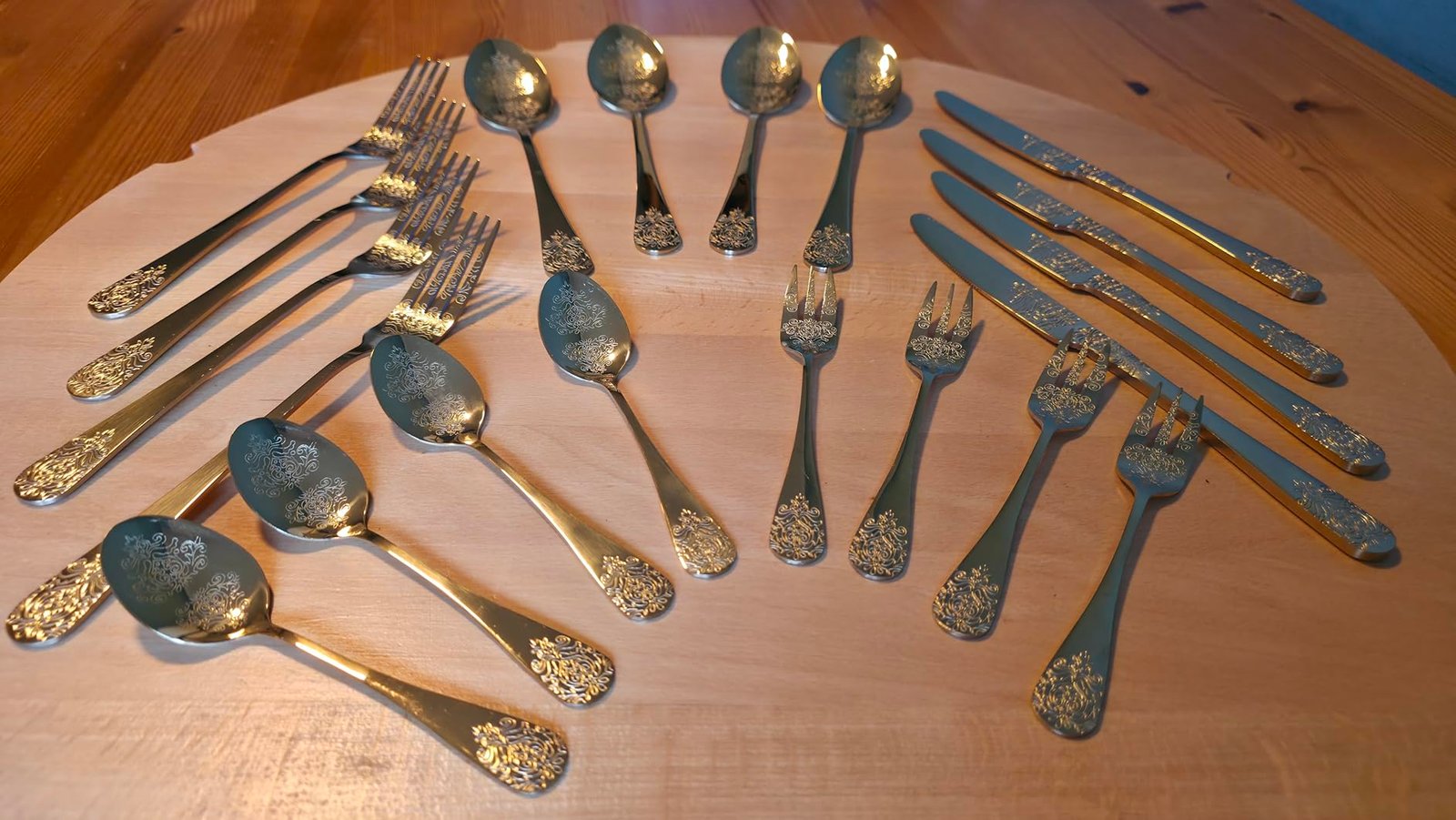 Recenzie Daniela Constantin